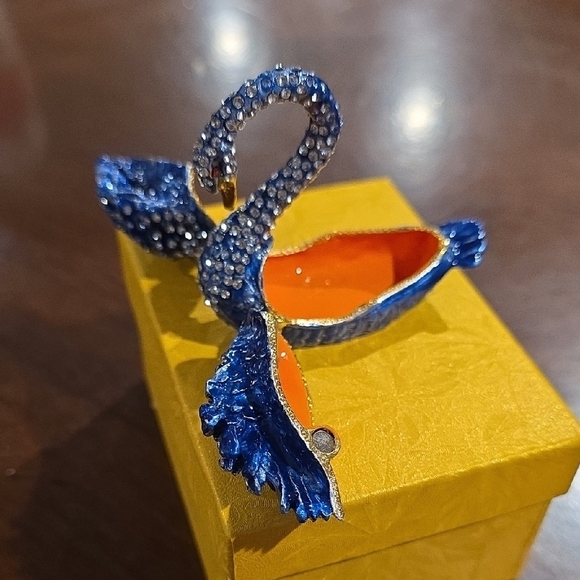 (J20)  Blue and Gold Swan Figurine ( Jewlery Holder) - Picture 6 of 6
